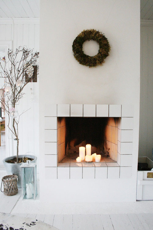 Decorative Holiday Fireplace Ideas to Match a Variety of Interior Styles