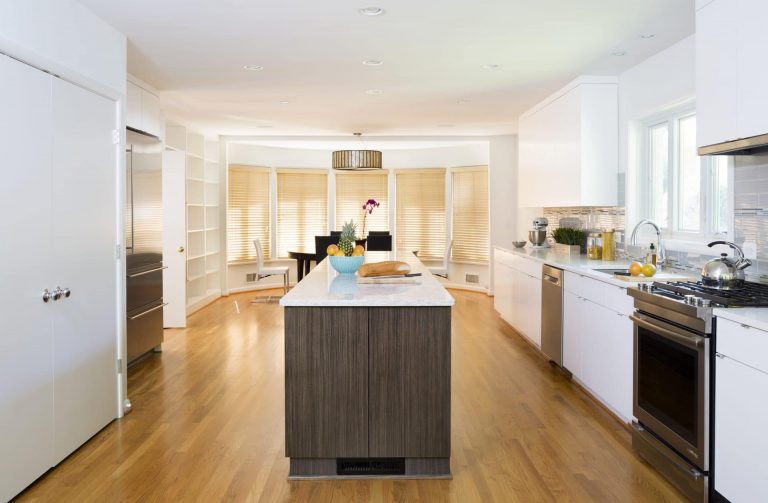 large bright contemporary eat-in kitchen large island
