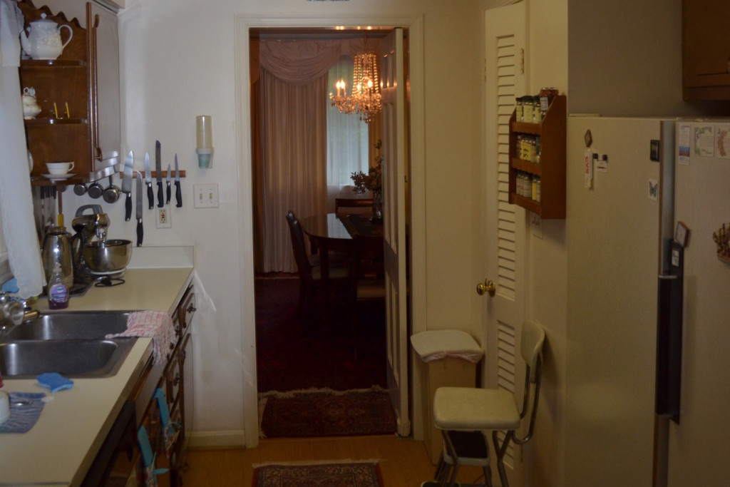 Kitchen looking into dining room before remodel