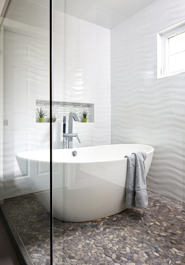 freestanding bathtub storage nook in wall pebbled floor