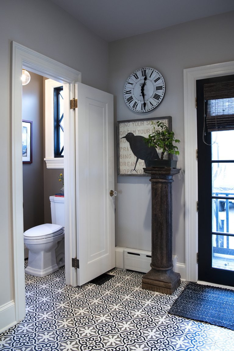 black and white bathroom floor tiles