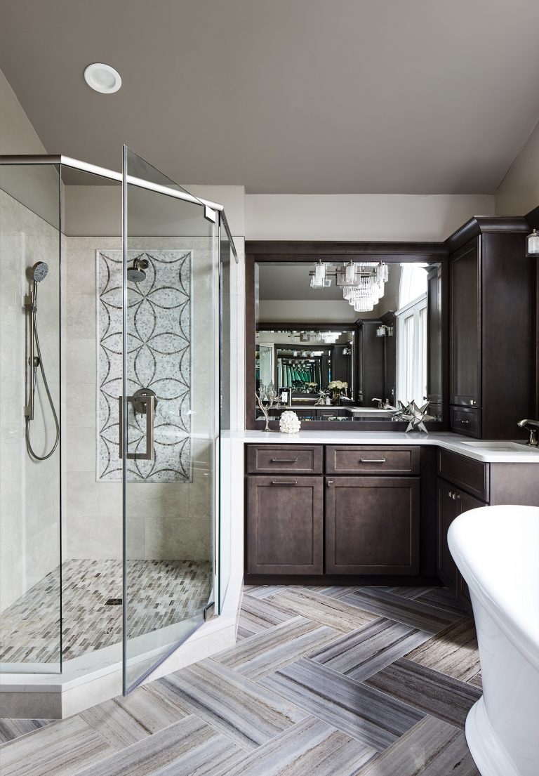 Case remodeling bathroom with large mirror above vanty