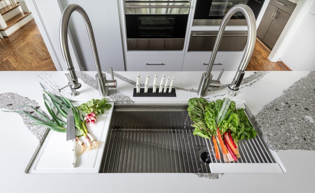 undermount kitchen sink with drain strainer, tray and cutting board