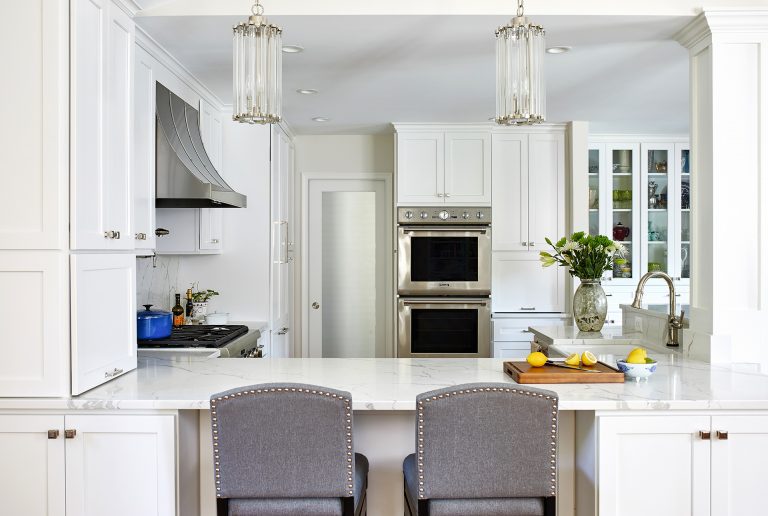 transitional kitchen design with two-seater L-shape kitchen island with two hanging crystal pendant light for kitchen