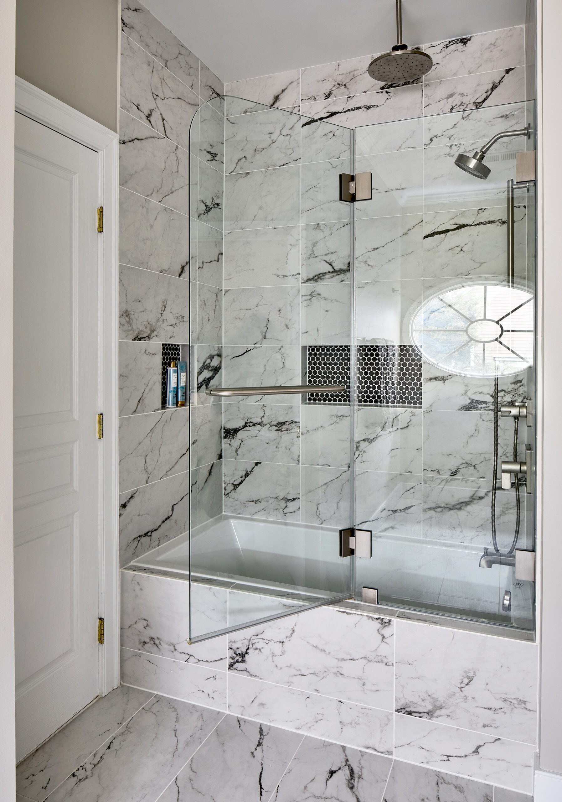 A Stunning Renovation: From Bold Bathrooms to Cozy Retreats - Case ...